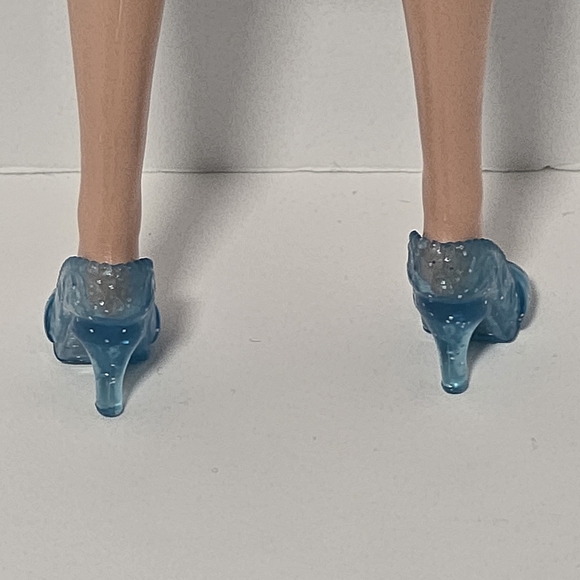 Hasbro Disney Princess Royal Shimmer Series Cinderella 11" Doll #B5288 72561 - Picture 13 of 15